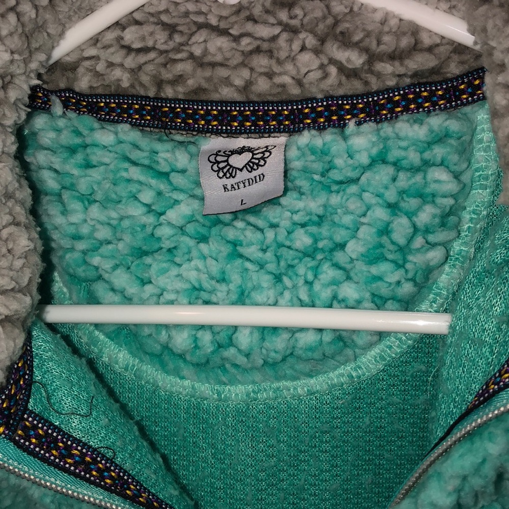 Fuzzy pullover - Picture 2 of 2